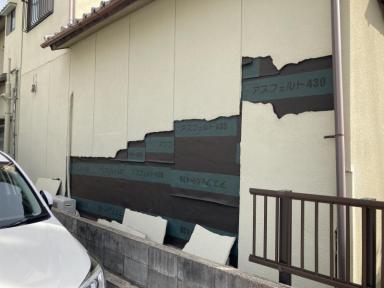 地震の影響によるモルタル外壁の破損