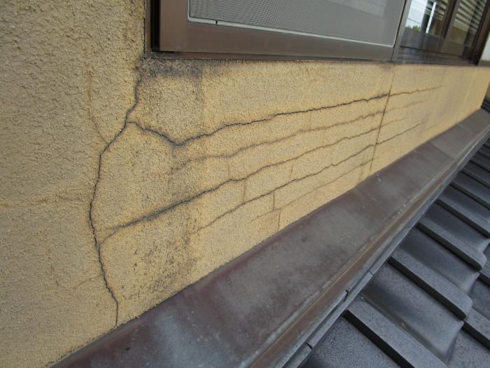白山市千代野にてモルタル外壁の経年劣化によるひび割れを調査しました。｜ガイソー金沢店｜住まいの外装リフォーム専門店