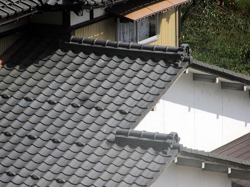 金沢市の屋根瓦工事 風でずれた瓦を補修メンテナンス ガイソー金沢店
