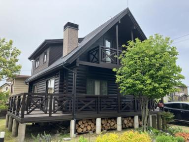 ログハウス・ウッドデッキを塗装